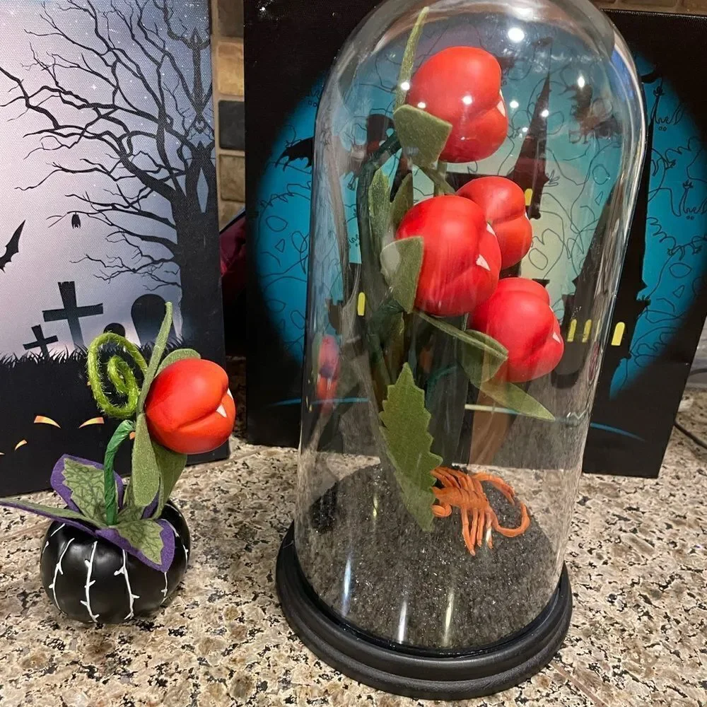 Hyde and EEK Kiss Of Death Vampire Lips Cloche Plant Set 2021 COOL Halloween